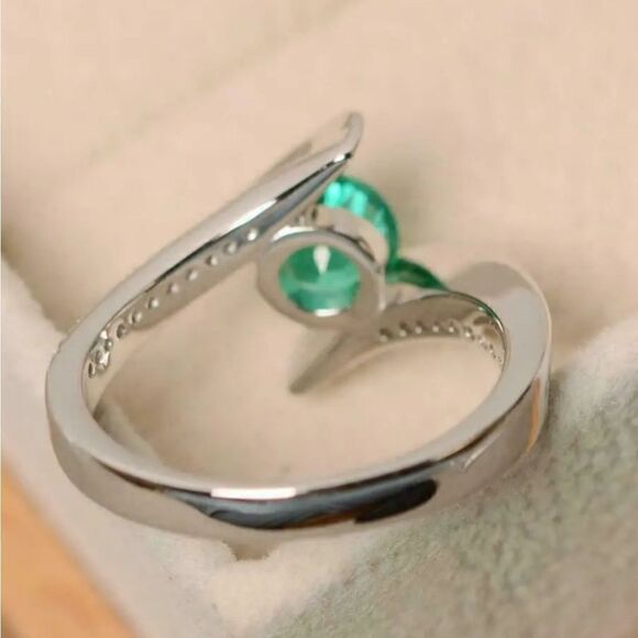 Green Emerald and Zircon Gemstone Ring Silver Plated - Picture 4 of 7